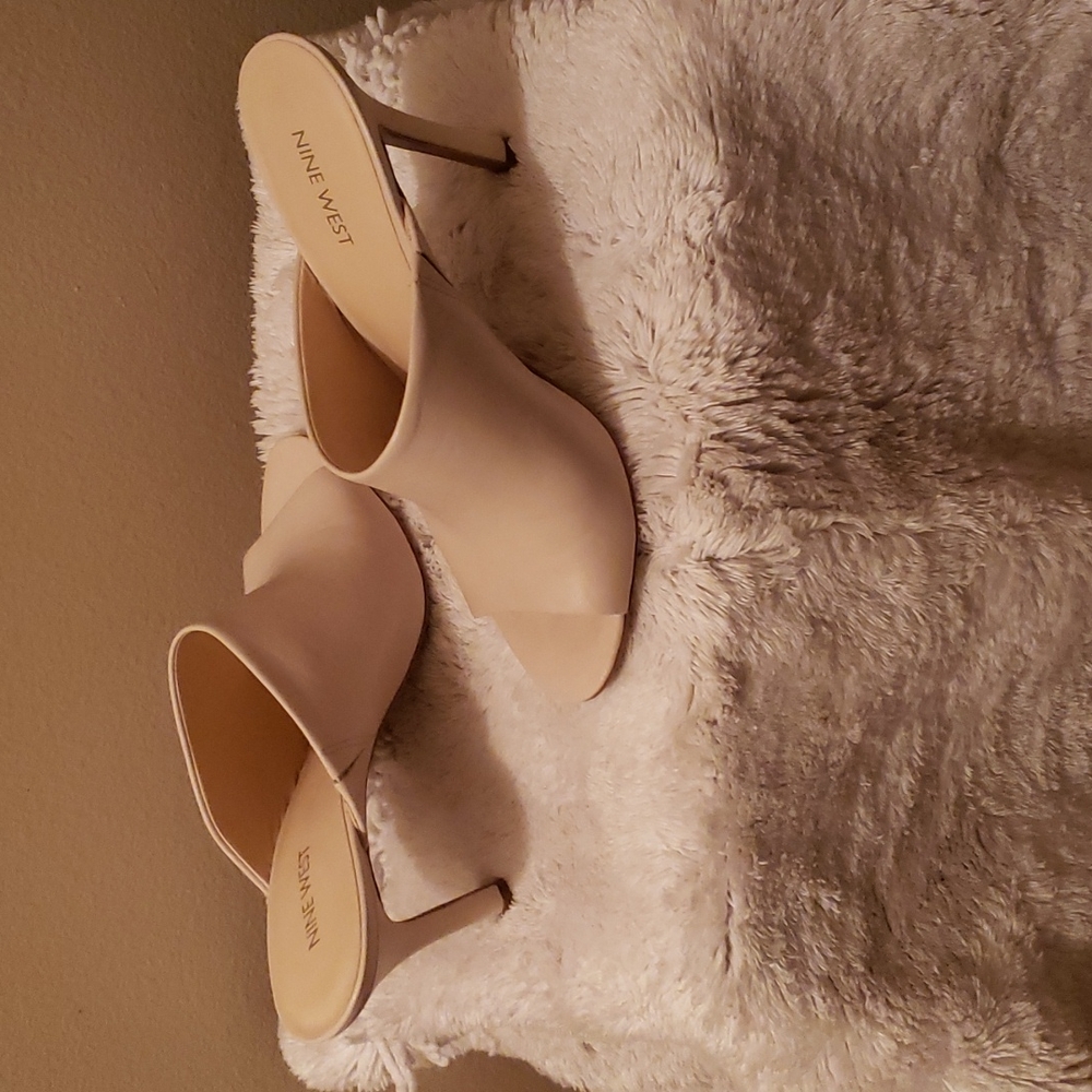 Nine West Ladies heels 4 inches color off White. Open toes.